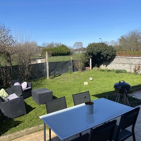 Appartement Tout Equipe 2 Chambres + Jardin Saix  Exterior photo