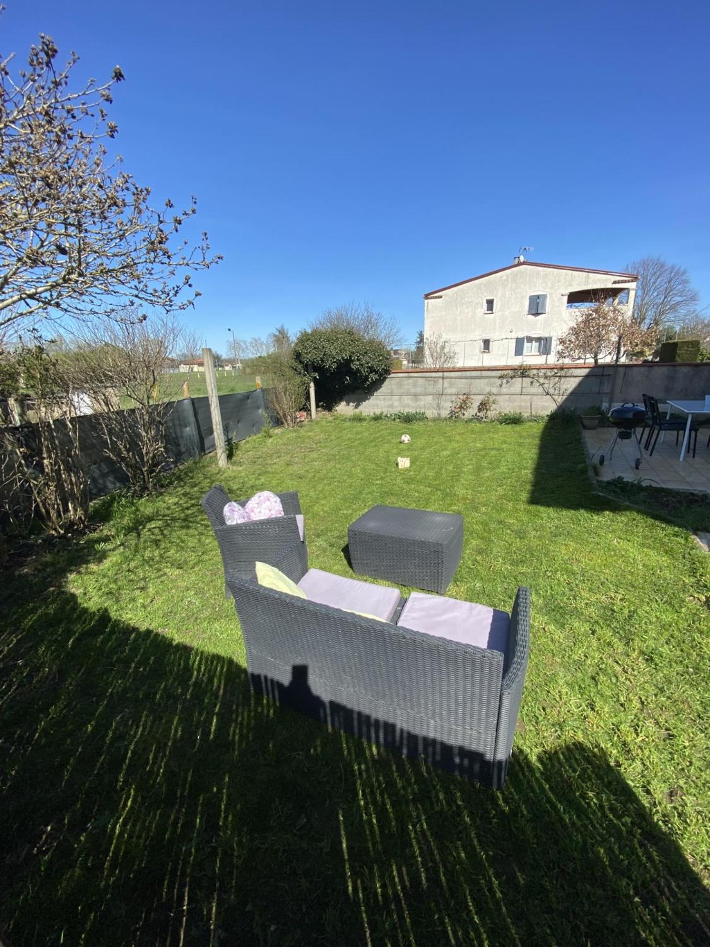 Appartement Tout Equipe 2 Chambres + Jardin Saix  Exterior photo