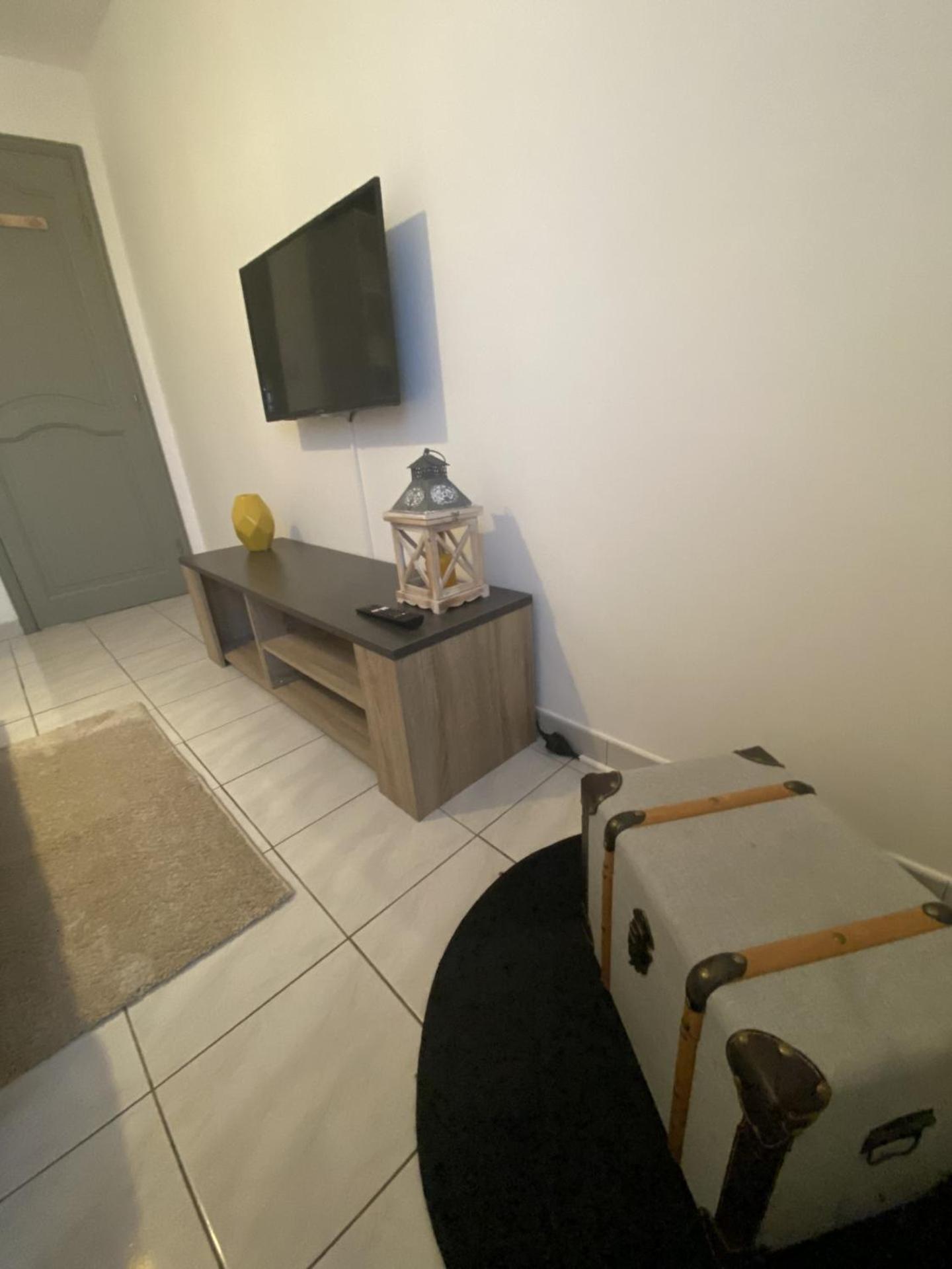 Appartement Tout Equipe 2 Chambres + Jardin Saix  Exterior photo
