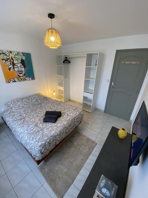 Appartement Tout Equipe 2 Chambres + Jardin Saix  Exterior photo