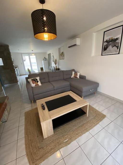 Appartement Tout Equipe 2 Chambres + Jardin Saix  Exterior photo