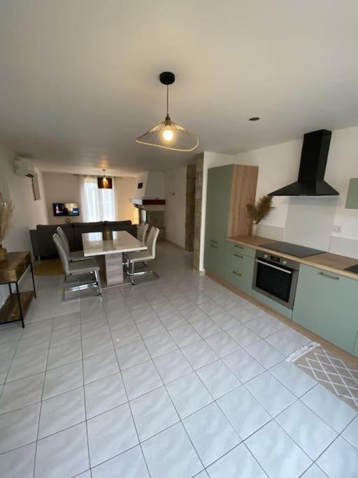 Appartement Tout Equipe 2 Chambres + Jardin Saix  Exterior photo